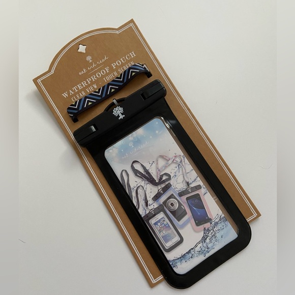 Oak and Reed Waterproof Crossbody Phone Pouch Bag, Crossbody Bag, Black Pouch - Picture 5 of 5